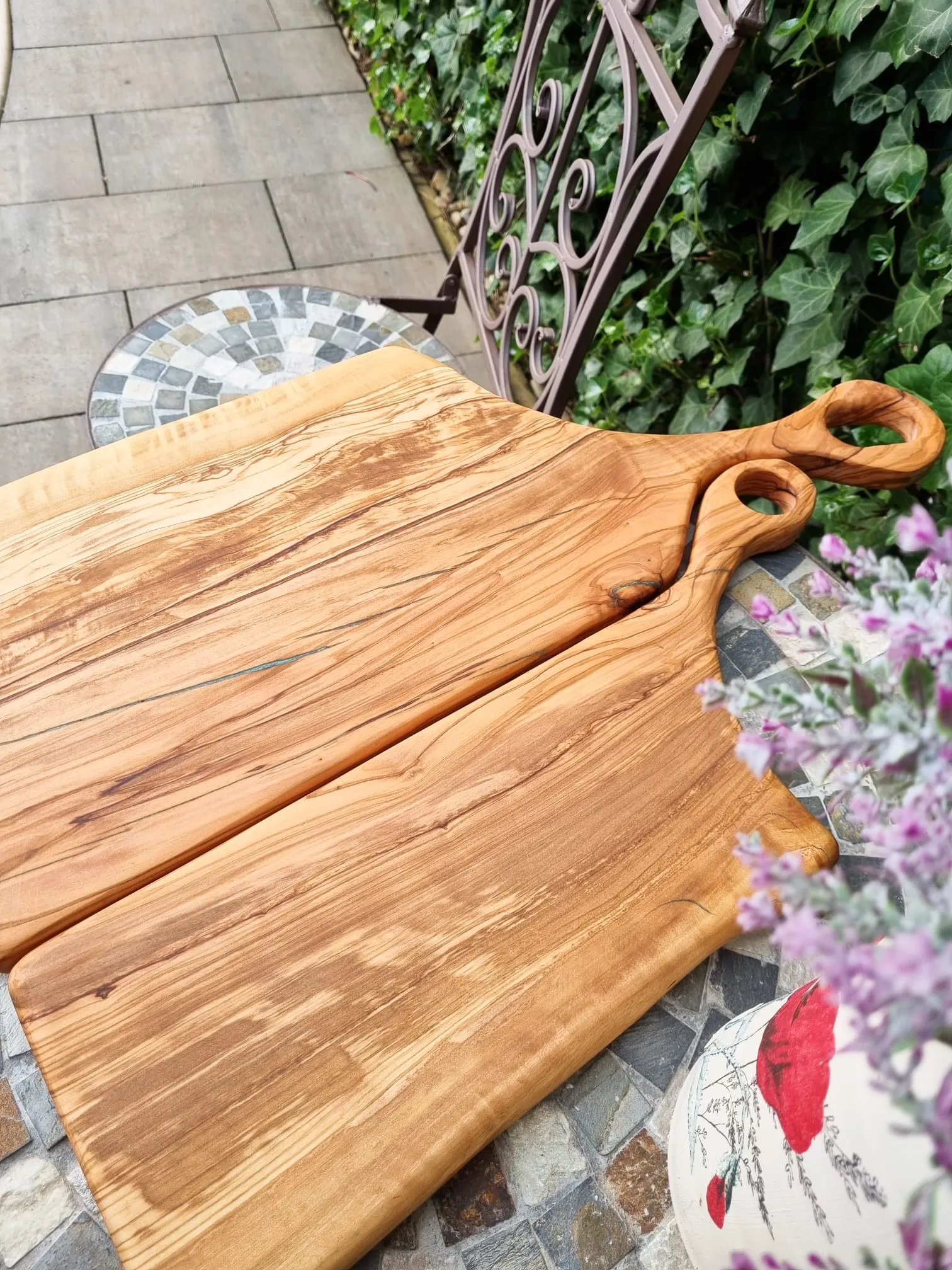 Platou de dining din stejar cu margine naturală live edge
